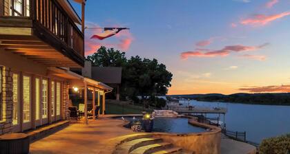Llano Vista- Lakefront w/Pool, Boat Lift & Views