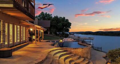 Llano Vista- Lakefront w/Pool, Boat Lift & Views