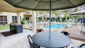 Outdoor dining - Martys Little Beach No11 (Nelson Bay)