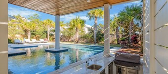 Priv. Neighborhood beach access w/large pool, golf cart, walk to beach/dining