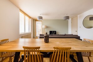 Apartment | Eigene Küche | Kühlschrank, Mikrowelle, Ofen, Herdplatte