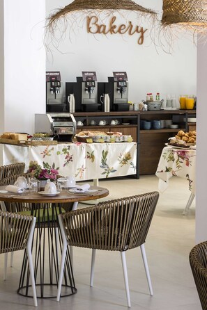 Free daily buffet breakfast