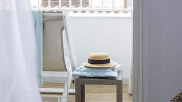 Minibar, in-room safe, soundproofing, free WiFi