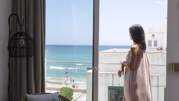 Minibar, in-room safe, soundproofing, free WiFi