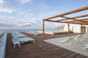 Seasonal outdoor pool, pool umbrellas, sun loungers