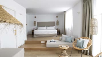 Family Room | Minibar, in-room safe, soundproofing, free WiFi