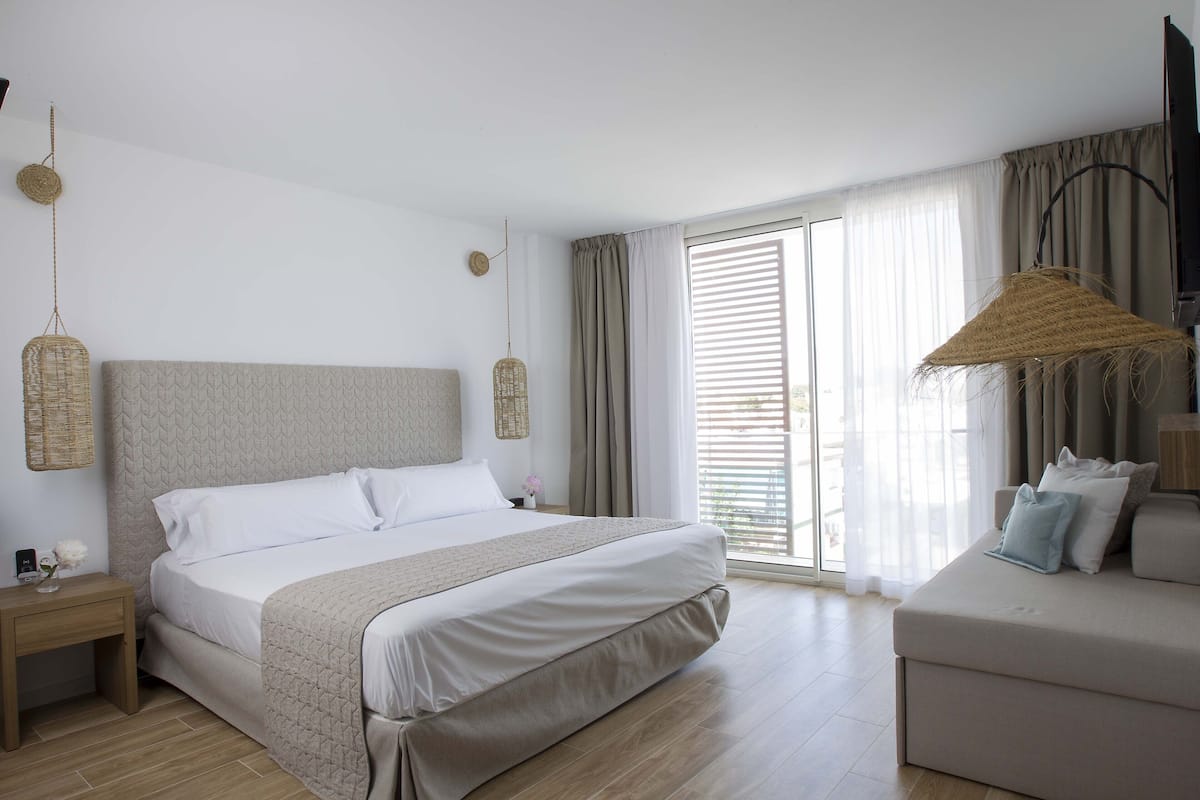Premium kamer | Een minibar, een kluis op de kamer, geluiddichte muren, gratis wifi