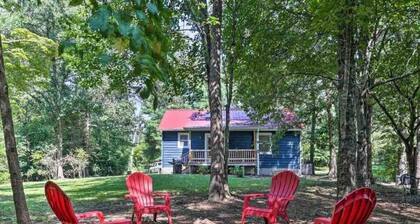 Cozy Cabin Tucked Away in the Woods Near Town!