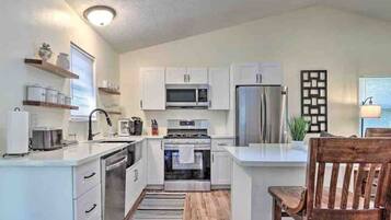 Coffee/tea maker, fridge, microwave, oven