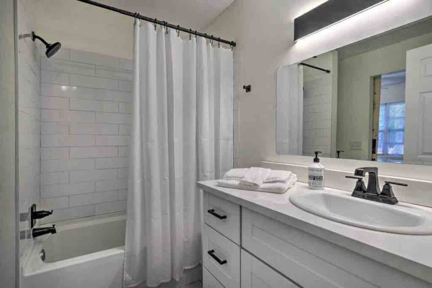 Combined shower/tub, towels, soap
