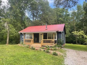 Exterior - Cozy Cabin Tucked Away in the Woods Near Town! (Crossville)