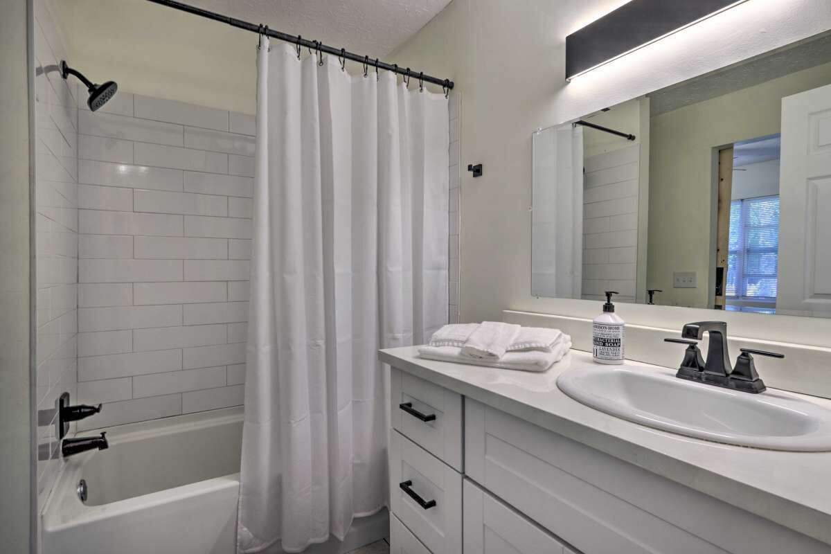 Combined shower/bathtub, towels, soap