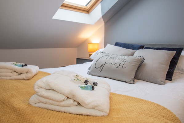 1 kamar tidur, setrika/meja setrika, Wi-Fi gratis, dan seprai linen