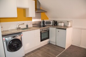 Apartemen, 1 Tempat Tidur Queen dengan tempat tidur Sofa | Dapur pribadi | Lemari es, microwave, oven, dan kompor