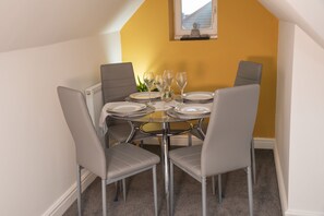 Apartment, 1 Queen Bed with Sofa bed | Private kitchen | Fridge, microwave, oven, stovetop - Inviting 1-bed Apartment in Weston-super-mare (Weston-super-Mare)