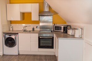 Apartemen, 1 Tempat Tidur Queen dengan tempat tidur Sofa | Dapur pribadi | Lemari es, microwave, oven, dan kompor