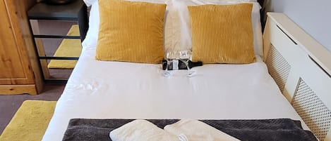 Apartment | 1 Schlafzimmer, Bügeleisen/Bügelbrett, kostenloses WLAN, Bettwäsche