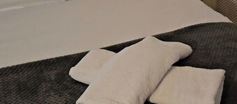 2-bed Apartment, Sleeps 4,on-site Parking