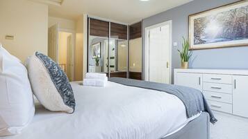 2 bedrooms, iron/ironing board, free WiFi, bed sheets