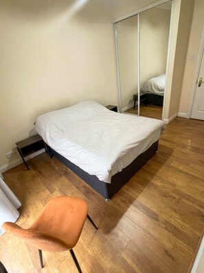 Room - Gorgeous 1 Bedroom Apartment Next To Farringdon Station (London)