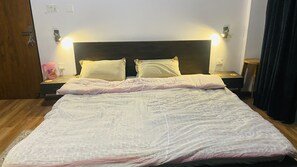 2 bedrooms, desk, free WiFi, bed sheets - Surrounded by Forest (Kathmandu)