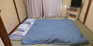 2 Schlafzimmer, Schreibtisch, Bügeleisen/Bügelbrett, Bettwäsche