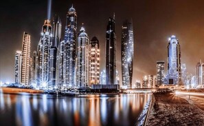 Exterior - Stunning 1 Bedroom Apt - 5 Minutes to Burj Khalifa (Dubai)
