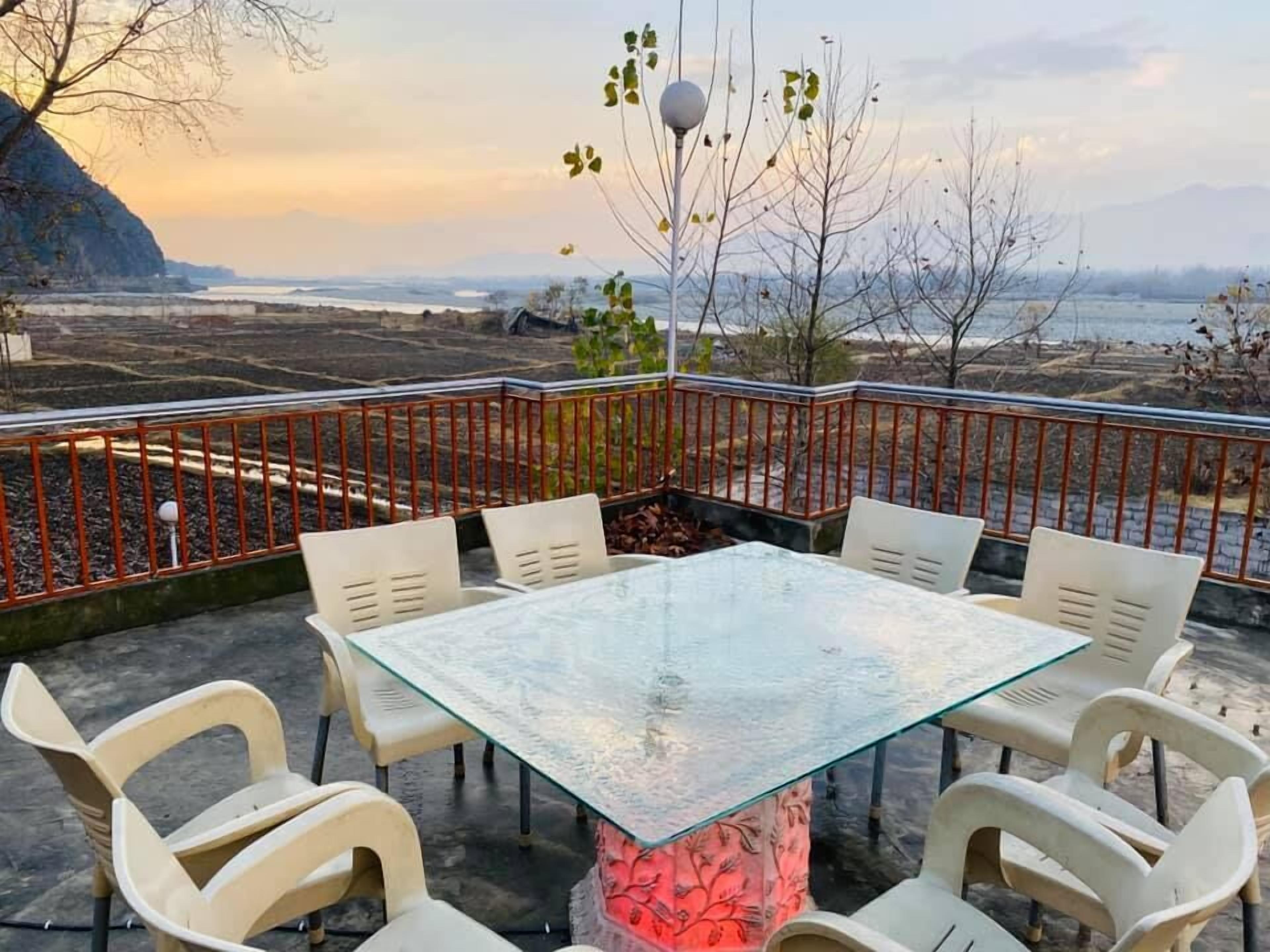 Deluxe Double Room | Terrace/patio