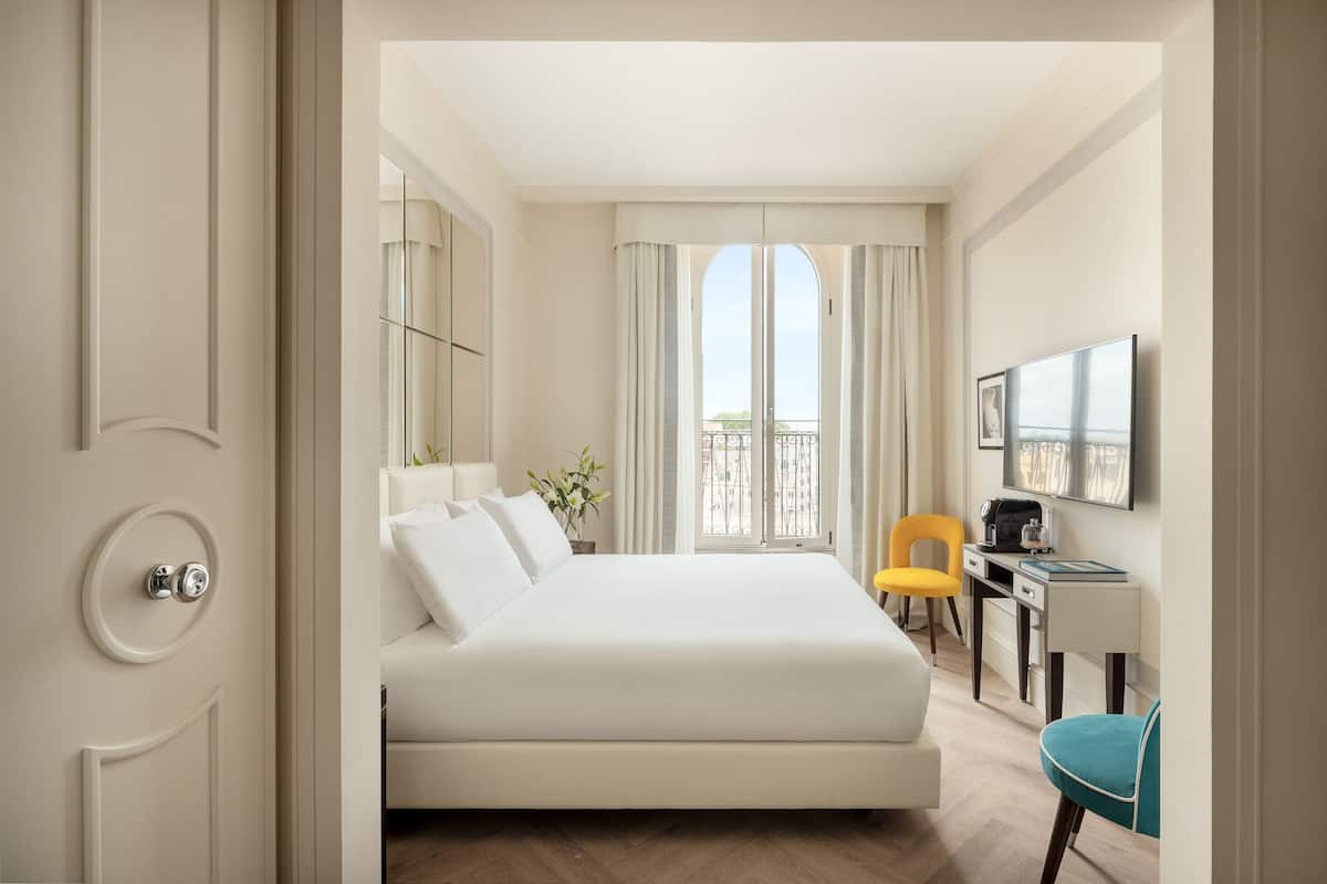 1 bedroom, premium bedding, down comforters, minibar