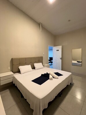 4 chambres, fer et planche à repasser, Wi-Fi, draps fournis
