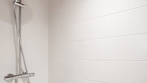 A modern shower with a handheld showerhead and a fixed rain showerhead. - ARNEM - cosy T3 - Two Bedroom Apartment, Sleeps 4 (Rennes)