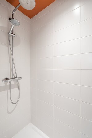 Hårføner og håndklær