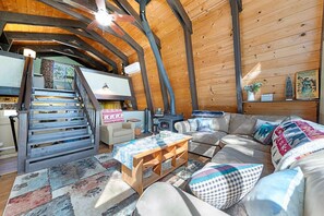 Televisión, chimenea, videojuegos y reproductor de DVD 