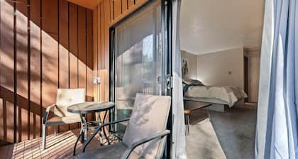 Wonderful studio with balcony - inside Yosemite National Park