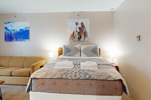 Iron/ironing board, WiFi, bed sheets