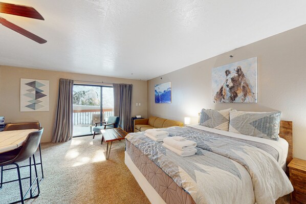 Iron/ironing board, WiFi, bed sheets