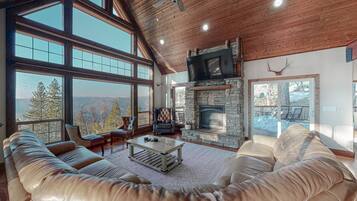 TV, lareira, DVD player, videoteca