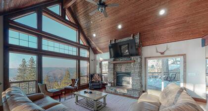 One-of-a-kind home with miles of mountain & Yosemite views & vaulted ceilings