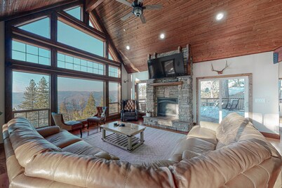 One-of-a-kind home with miles of mountain & Yosemite views & vaulted ceilings