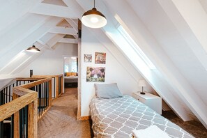 3 habitaciones, tabla de planchar con plancha, internet y ropa de cama 