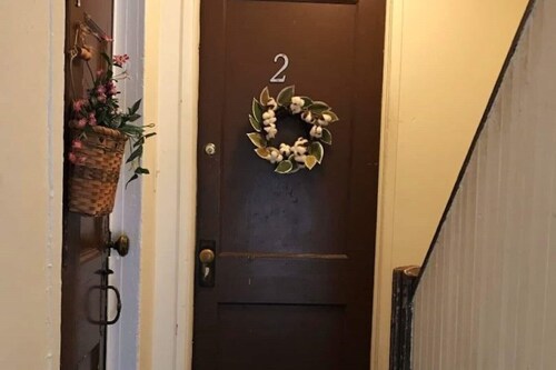 #2, Quaint Private Apartment in Historic Building