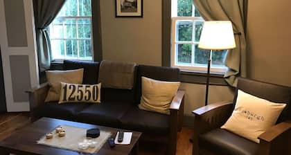 #2, Quaint Private Apartment in Historic Building