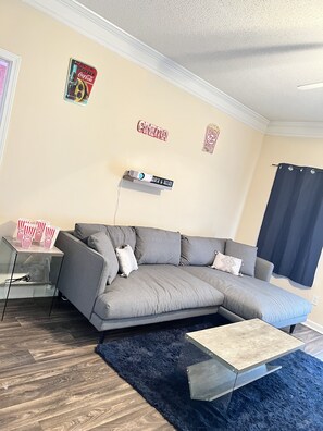 Living area - The Content Cave - A Content Worthy Apartment (Stockbridge)