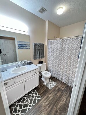 Bathroom - The Content Cave - A Content Worthy Apartment (Stockbridge)