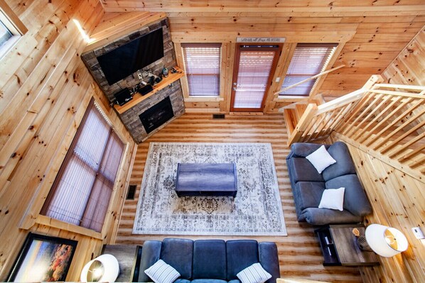 TV, fireplace