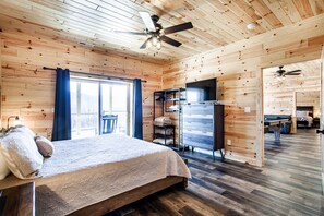 4 soveværelser, skrivebord, strygejern/strygebræt, weekendseng