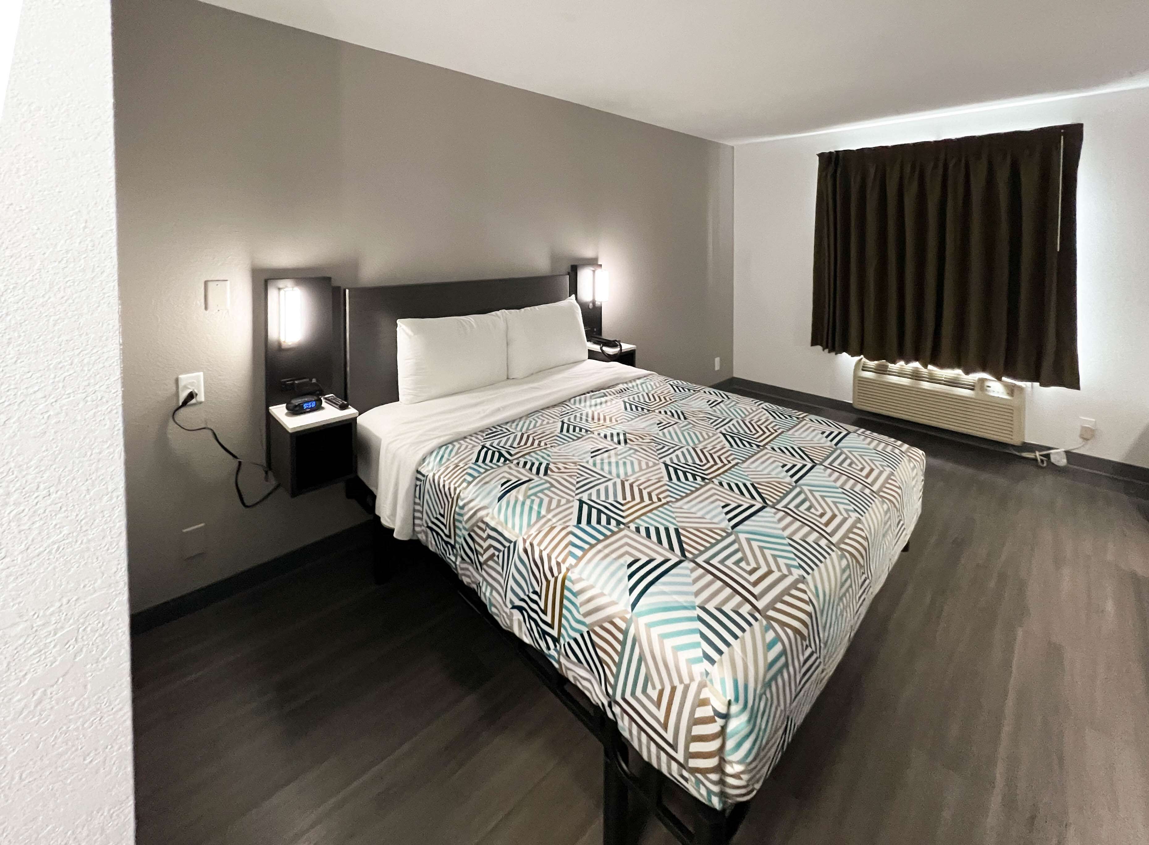 Escritorio, wifi gratis, ropa de cama