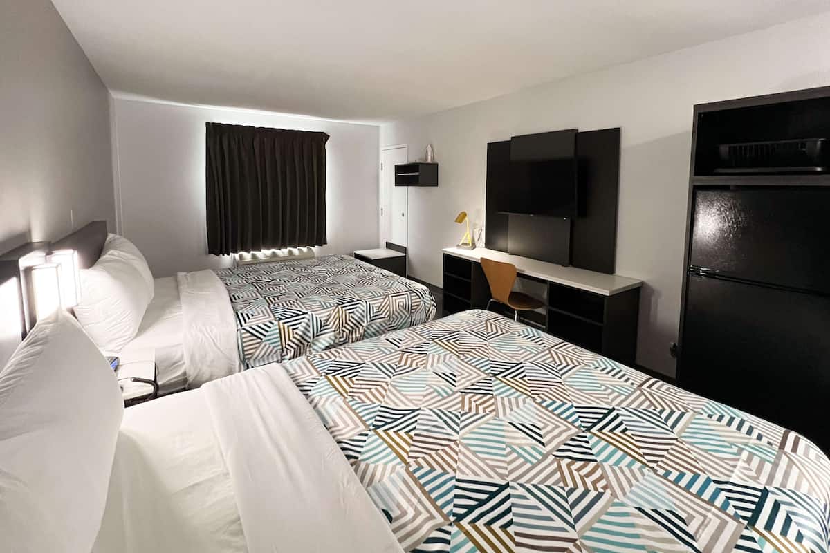 Habitación estándar doble, 2 camas de matrimonio, no fumadores, cocina básica | Escritorio, wifi gratis, ropa de cama