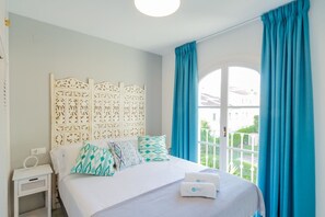 2 slaapkamers, een strijkplank/strijkijzer, internet, beddengoed