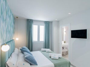 2 bedrooms, iron/ironing board, internet, bed sheets